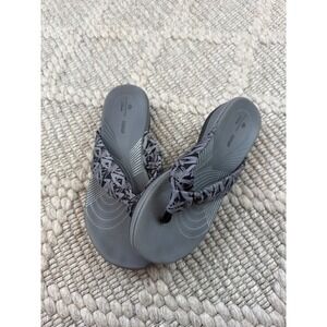 Clarks‎ Cloudsteppers Thong Sandals Womens 8 Gray Black Comfort Summer Vacation